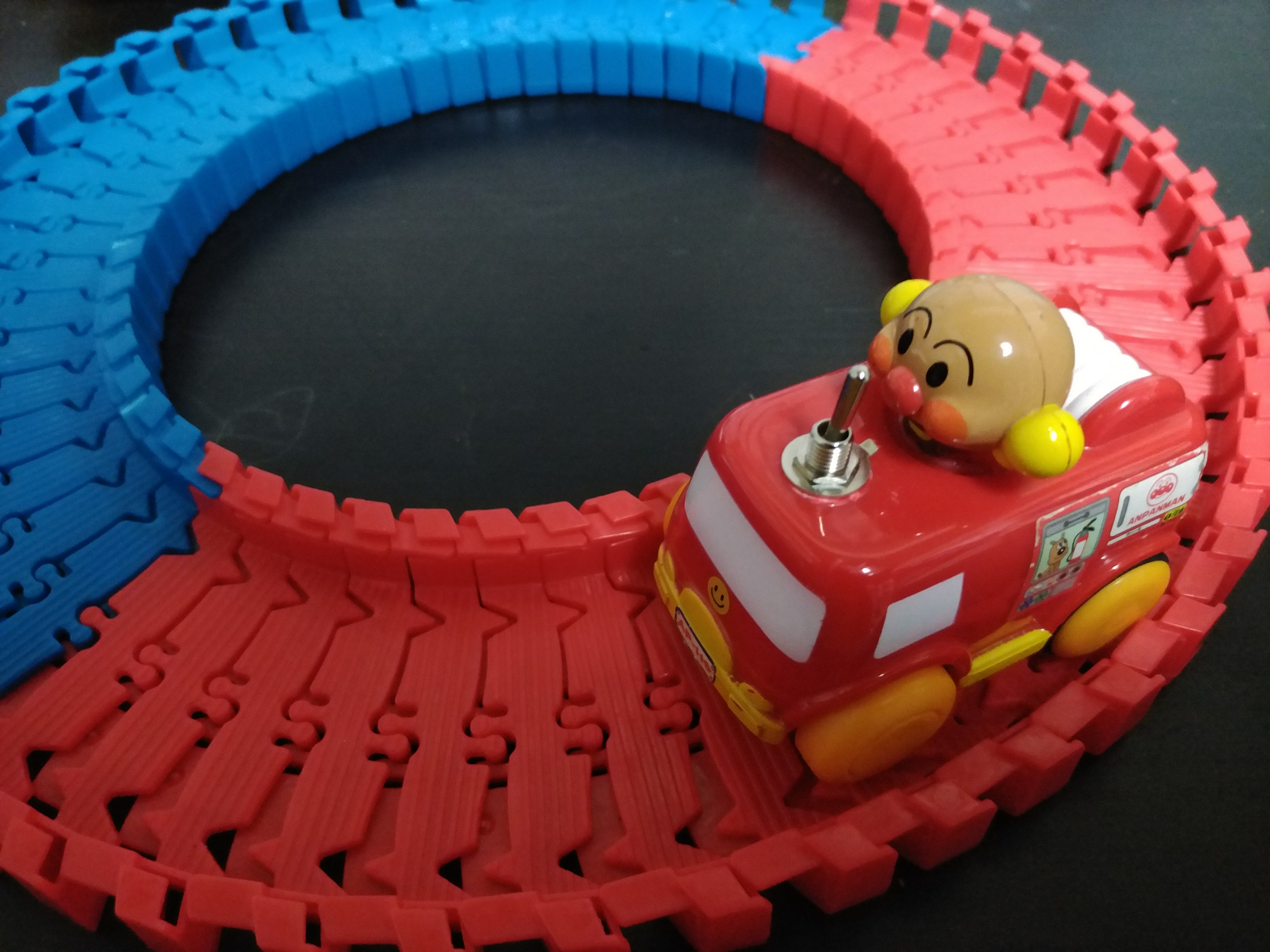 アンパンマンの車